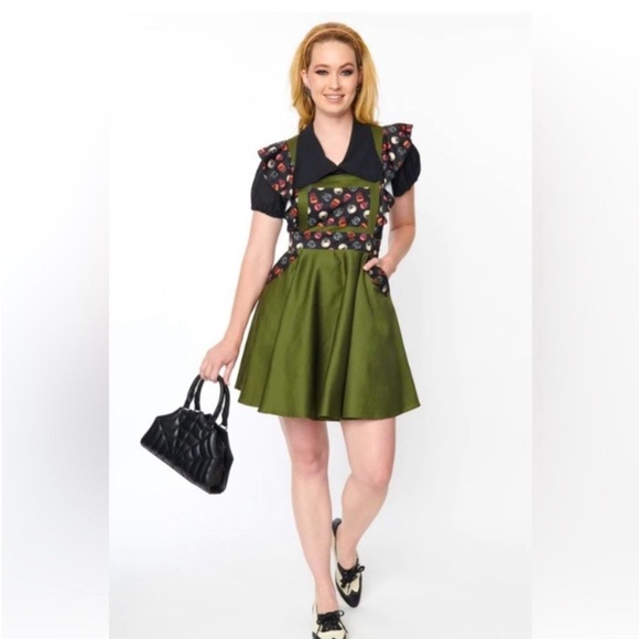 Universal Studio Woman’s Monsters Unique Vintage Monster Dress Size Med 6-8 - Picture 1 of 9